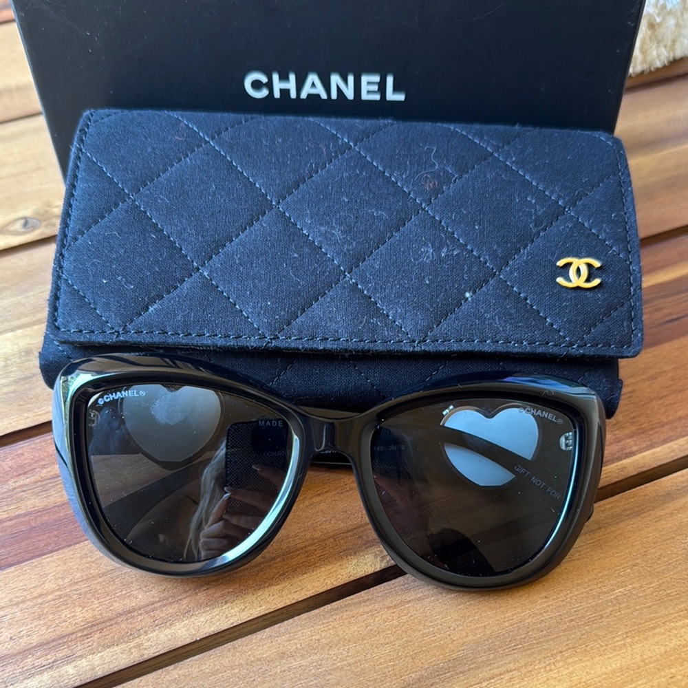 CHANEL Black Sunglasses with Hearts - Picture 1 of 4